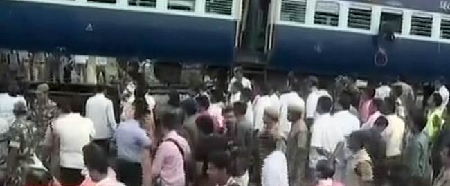 देखें कैसे मालगाड़ी से टकराई हम्‍पी एक्‍सप्रेस