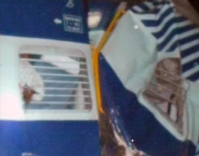 देखें कैसे मालगाड़ी से टकराई हम्‍पी एक्‍सप्रेस