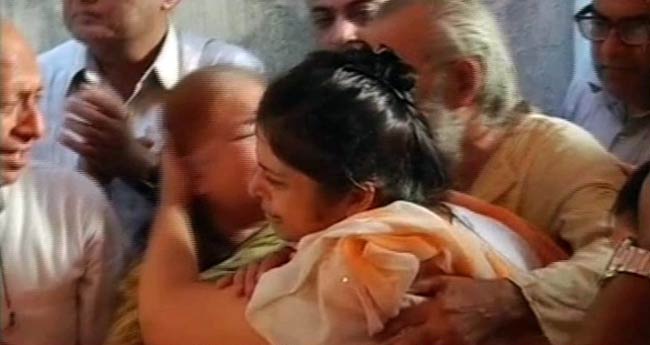 'रसना गर्ल' तरुणी की विमान हादसे में मौत  | वीडियो देखें