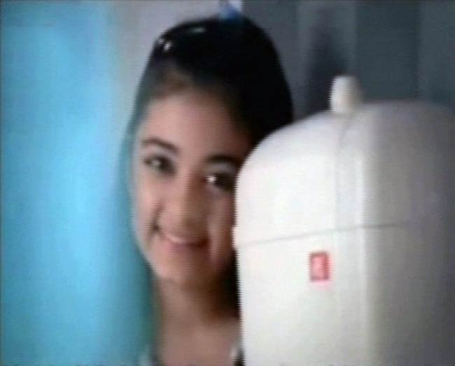 'रसना गर्ल' तरुणी की विमान हादसे में मौत  | वीडियो देखें