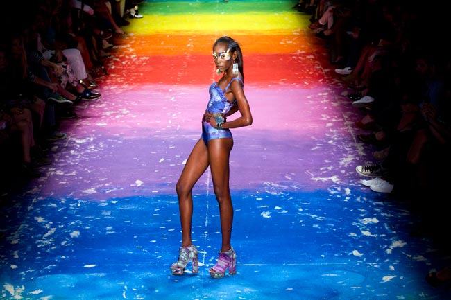 रियो फैशन वीक में 'हॉट मॉडल्स' | सेक्‍सी मेगन