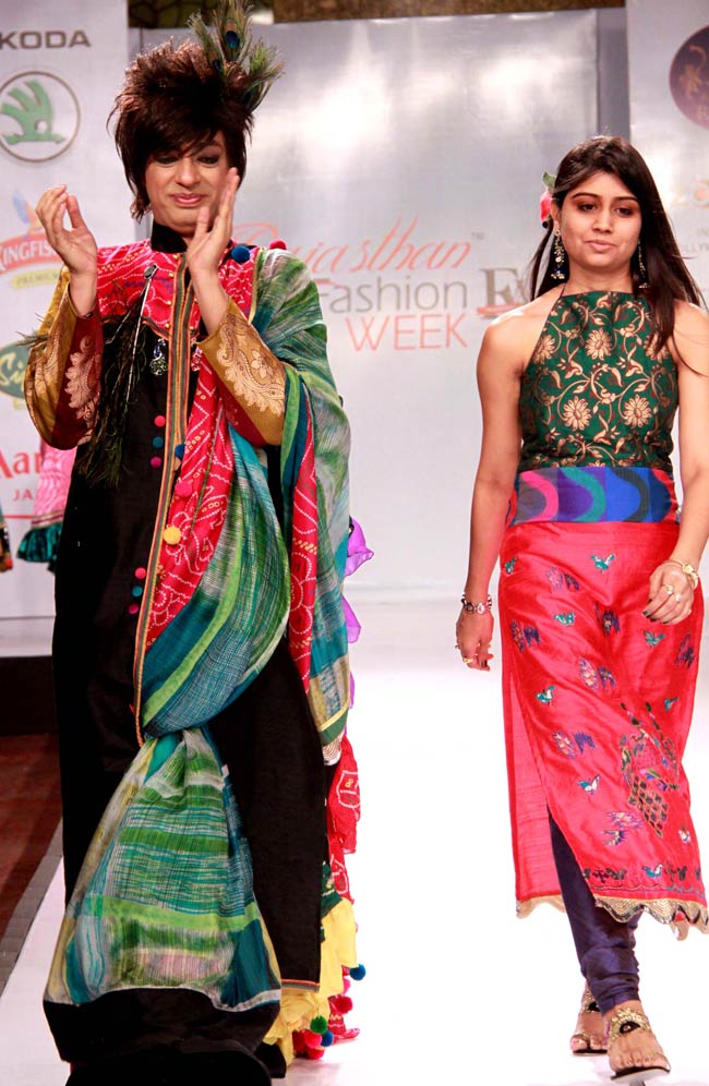 राजस्थान फैशन वीक में रिया सेन का जलवा | जयपुरी फैशन