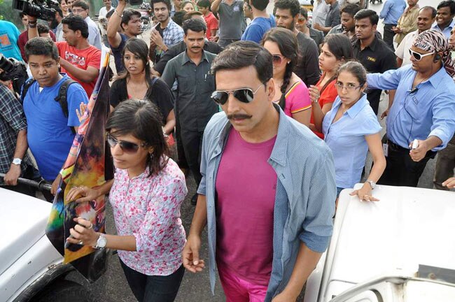 'राउडी...' के लिए अनोखा प्रोमोशन | सोनाक्षी की अनदेखी तस्‍वीरें