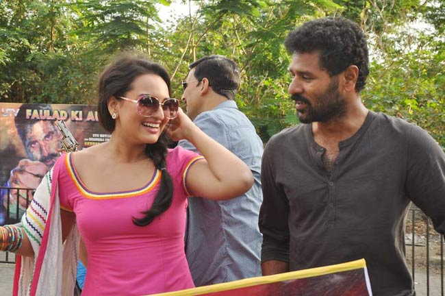 'राउडी...' के लिए अनोखा प्रोमोशन | सोनाक्षी की अनदेखी तस्‍वीरें