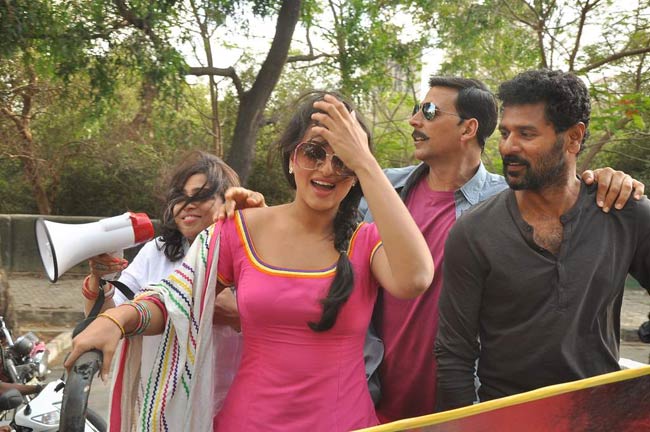 'राउडी...' के लिए अनोखा प्रोमोशन | सोनाक्षी की अनदेखी तस्‍वीरें