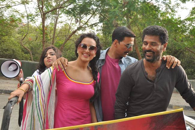 'राउडी...' के लिए अनोखा प्रोमोशन | सोनाक्षी की अनदेखी तस्‍वीरें