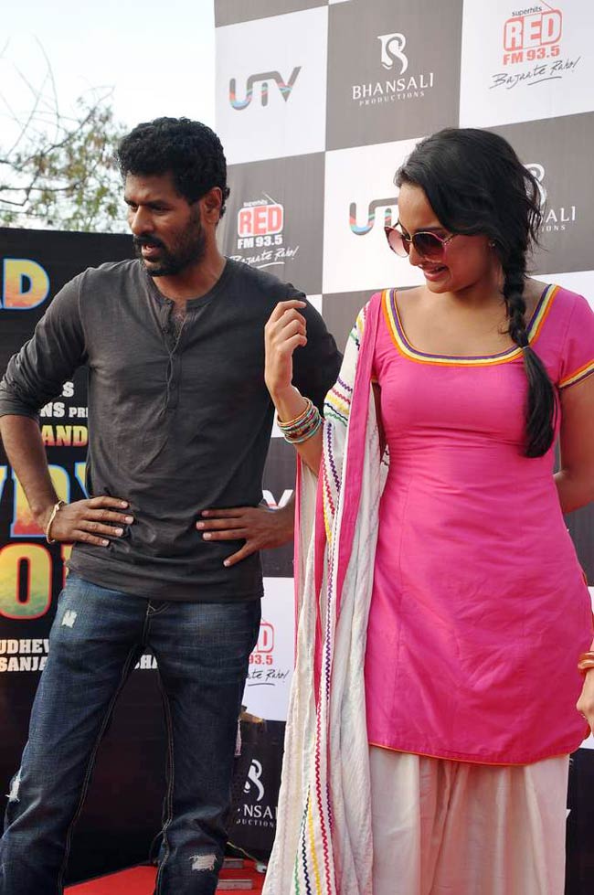 'राउडी...' के लिए अनोखा प्रोमोशन | सोनाक्षी की अनदेखी तस्‍वीरें