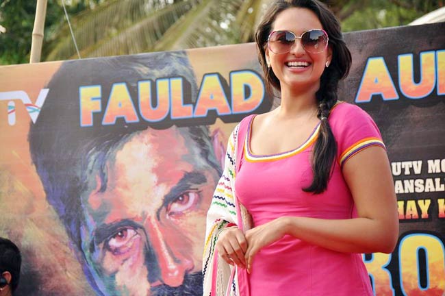 'राउडी...' के लिए अनोखा प्रोमोशन | सोनाक्षी की अनदेखी तस्‍वीरें