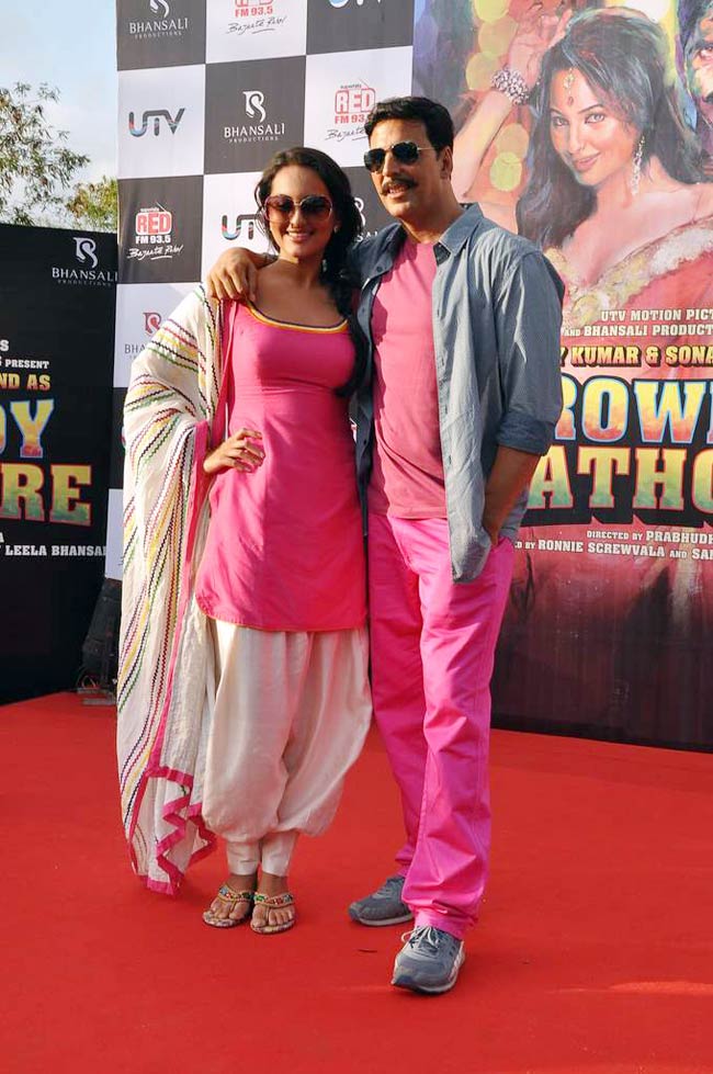 'राउडी...' के लिए अनोखा प्रोमोशन | सोनाक्षी की अनदेखी तस्‍वीरें