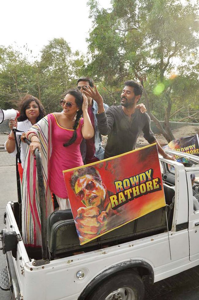 'राउडी...' के लिए अनोखा प्रोमोशन | सोनाक्षी की अनदेखी तस्‍वीरें