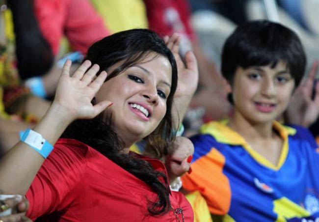 ग्‍लैमरस चेहरों से लबरेज आईपीएल | बनाए मदहोश...