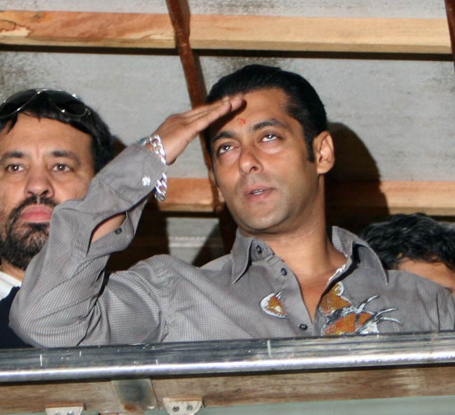 आमिर के 'सत्यमेव जयते' को बॉलीवुड का सलाम  |  आमिर