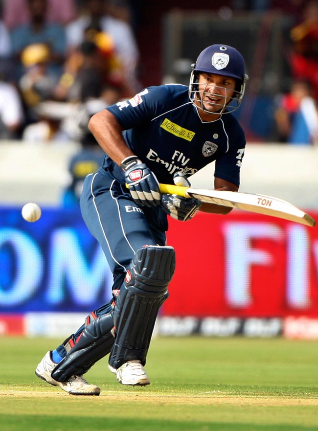 डेक्‍कन चार्जर्स से हार बैंगलोर रेस से बाहर