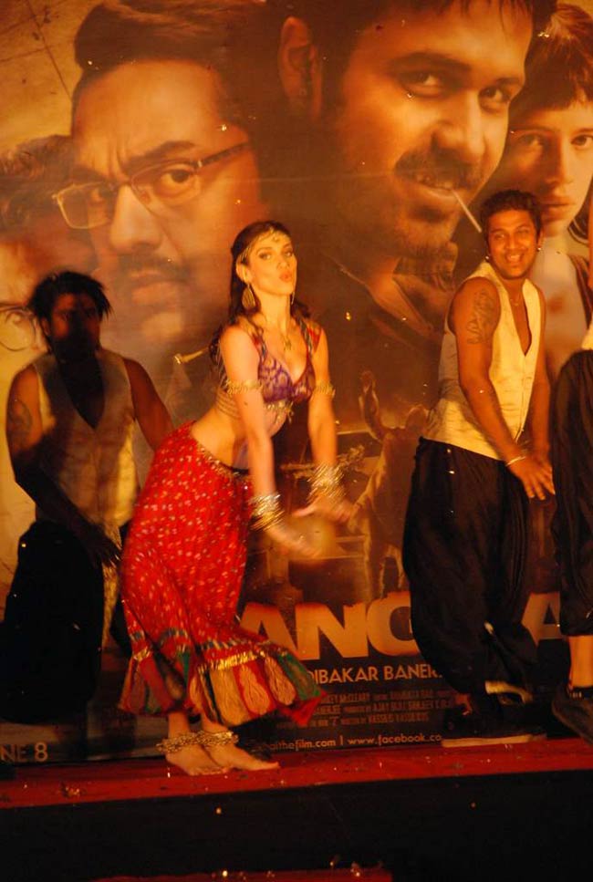 फिल्म 'शंघाई' का म्यूजिक हुआ लॉन्च  | बिकनी मॉडल्‍स