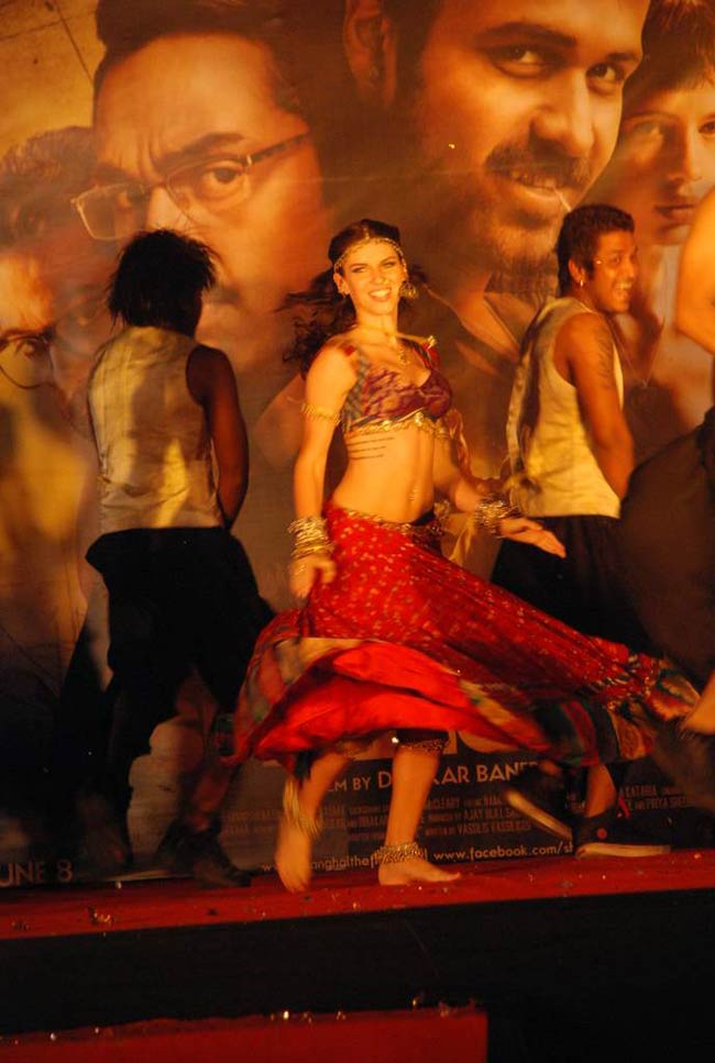 फिल्म 'शंघाई' का म्यूजिक हुआ लॉन्च  | बिकनी मॉडल्‍स