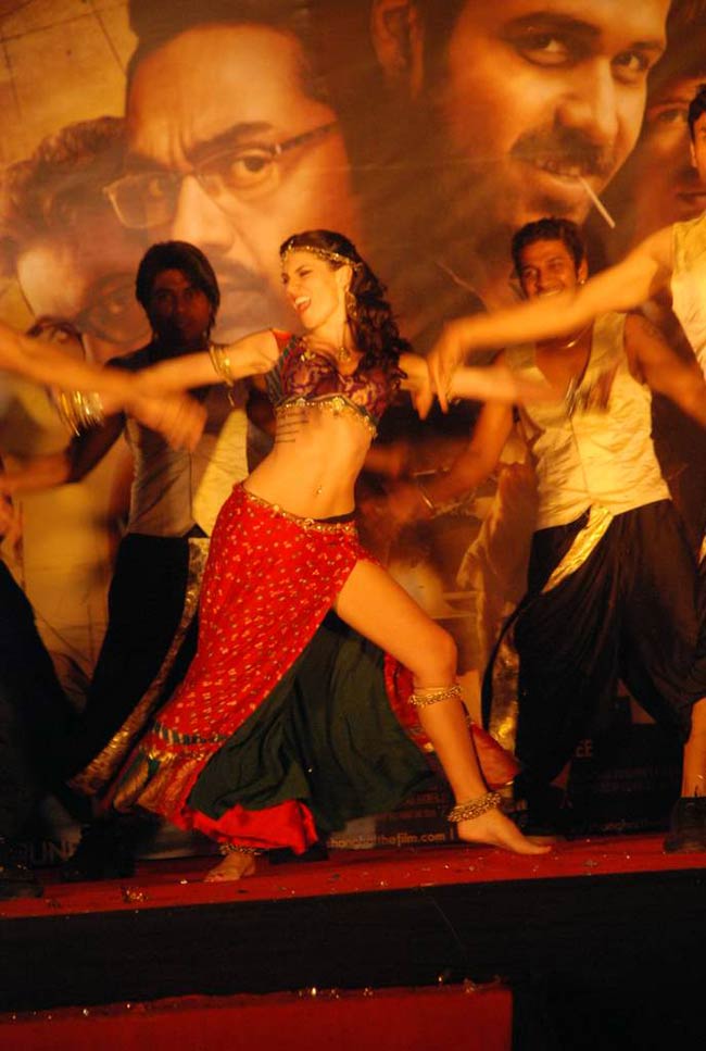 फिल्म 'शंघाई' का म्यूजिक हुआ लॉन्च  | बिकनी मॉडल्‍स