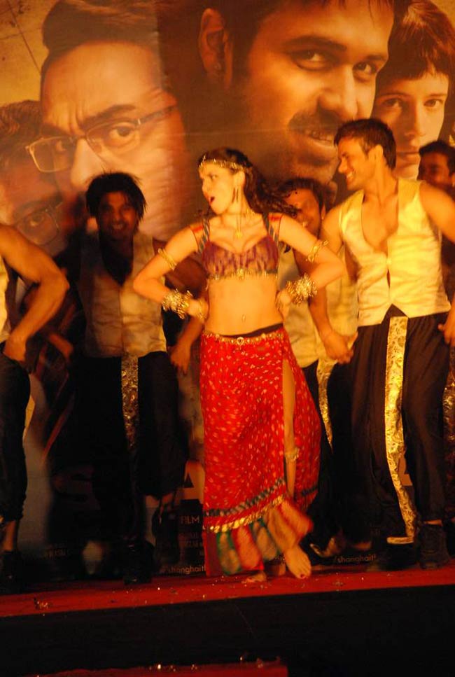 फिल्म 'शंघाई' का म्यूजिक हुआ लॉन्च  | बिकनी मॉडल्‍स