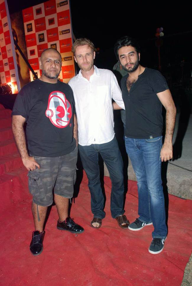 फिल्म 'शंघाई' का म्यूजिक हुआ लॉन्च  | बिकनी मॉडल्‍स