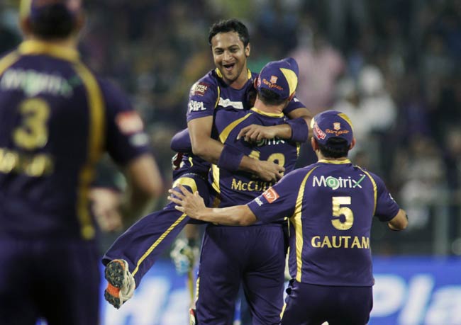 22 मई 2012: तस्‍वीरों में दिनभर की अहम खबरें | पढ़ें