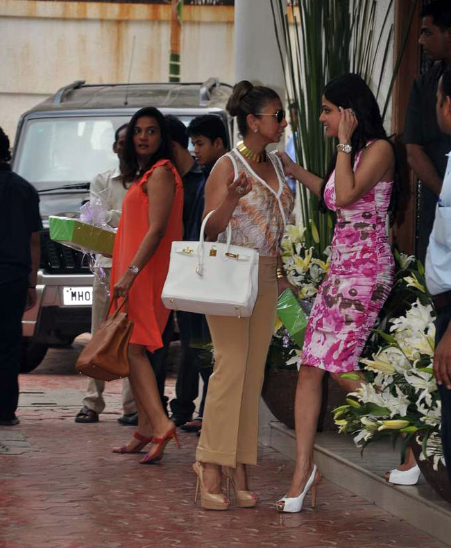 शिल्‍पा शेट्टी की गोदभराई में पहुंचे सितारे...  | शिल्‍पा की जिंदगी