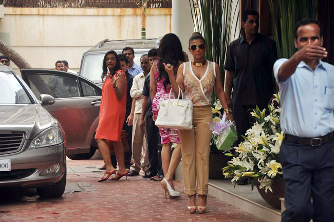 शिल्‍पा शेट्टी की गोदभराई में पहुंचे सितारे...  | शिल्‍पा की जिंदगी