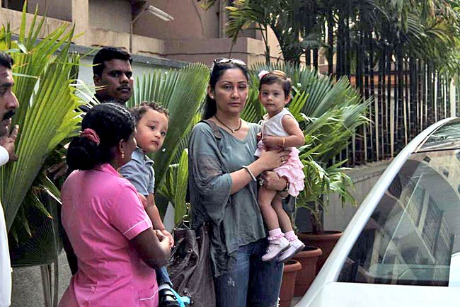 शिल्‍पा शेट्टी बनीं मां, अस्‍पताल में उमड़े लोग | शिल्‍पा की जिंदगी