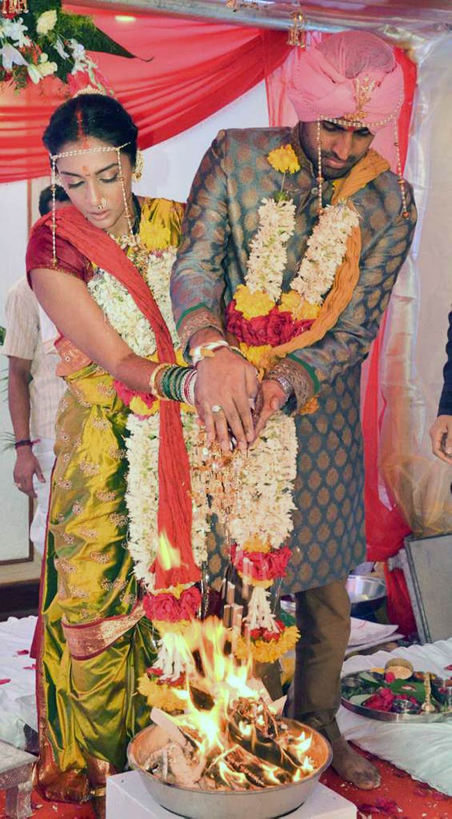 श्‍वेता साल्‍वे की शादी का एलबम... | हॉट श्‍वेता साल्‍वे