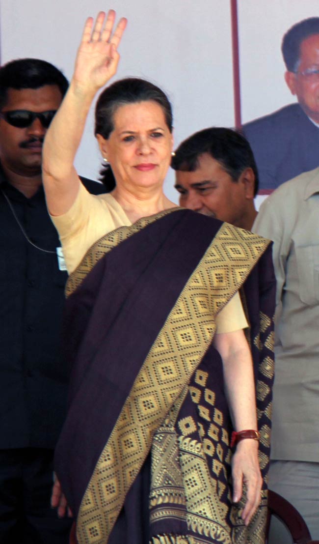 असम दौरे पर कांग्रेस अध्यक्ष सोनिया गांधी