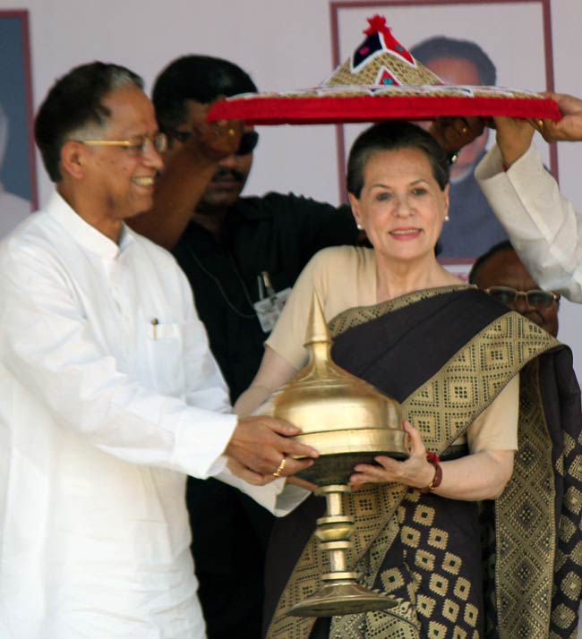 असम दौरे पर कांग्रेस अध्यक्ष सोनिया गांधी