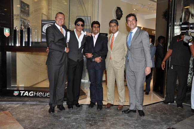 'टैग ह्यूर' के इवेंट में पहुंचे किंग खान