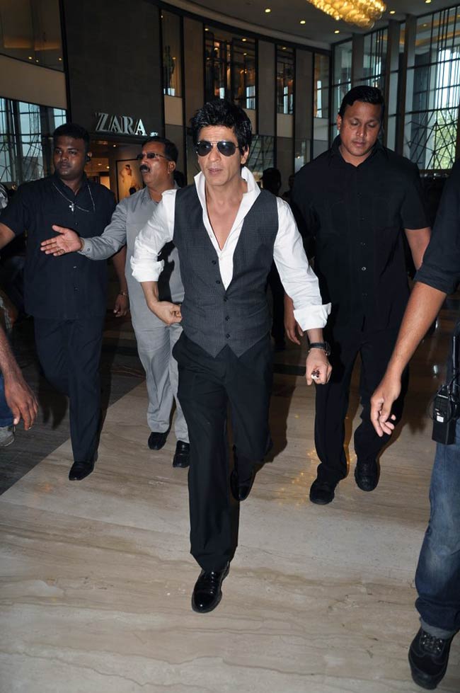 'टैग ह्यूर' के इवेंट में पहुंचे किंग खान