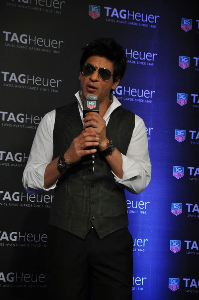 'टैग ह्यूर' के इवेंट में पहुंचे किंग खान