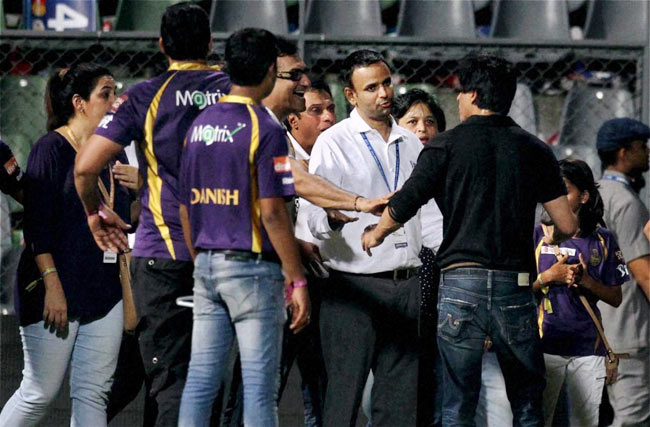 देखें किंग खान के झगड़े का सच...  | शाहरुख पर विशेष