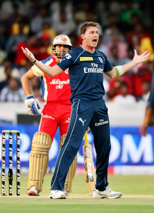 डेक्‍कन चार्जर्स से हार बैंगलोर रेस से बाहर