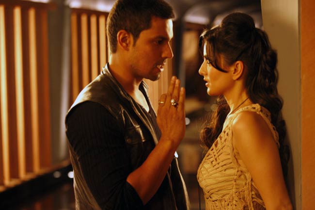 'जिस्‍म-2' का फर्स्ट लुक | तस्‍वीरों में हॉट सनी लियोन