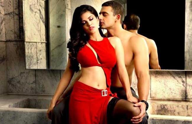 'जिस्‍म-2' का फर्स्ट लुक | तस्‍वीरों में हॉट सनी लियोन