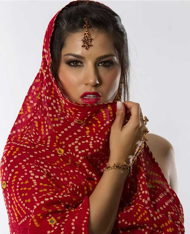 'जिस्‍म-2' का फर्स्ट लुक | तस्‍वीरों में हॉट सनी लियोन