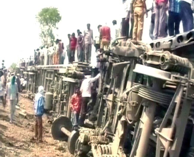 यूपी: जौनपुर में दून एक्‍सप्रेस दुर्घटनाग्रस्‍त, 7 की मौत