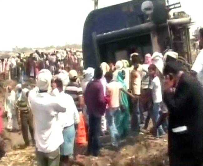 यूपी: जौनपुर में दून एक्‍सप्रेस दुर्घटनाग्रस्‍त, 7 की मौत