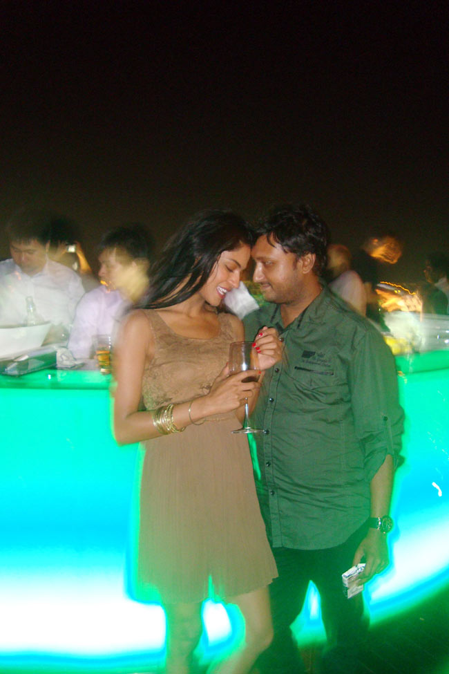 हेमंत मधुकर के साथ डेटिंग कर रही हैं वीना |  वीना की न्‍यूड फोटो