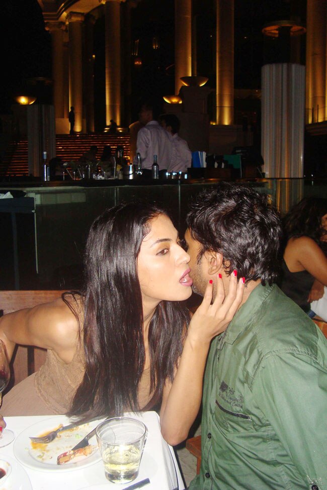 हेमंत मधुकर के साथ डेटिंग कर रही हैं वीना |  वीना की न्‍यूड फोटो