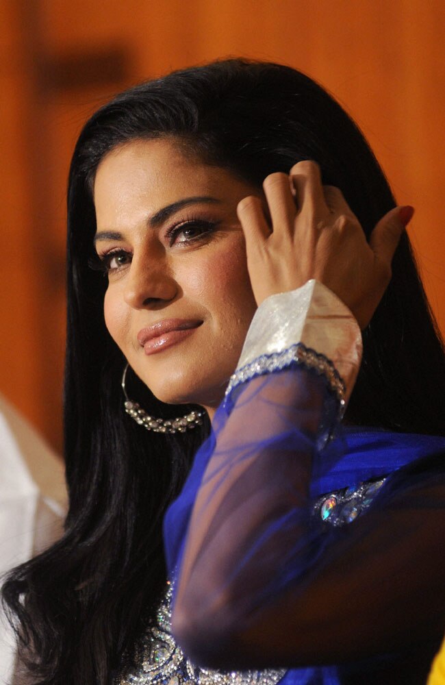 वीना मलिक का सेक्‍सी सालसा अवतार... |  देखें विवादित फोटो