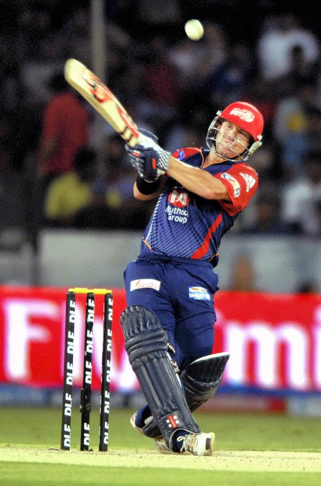 डेक्कन चार्जर्स पर टूटा वार्नर का कहर ‎| पढ़ें