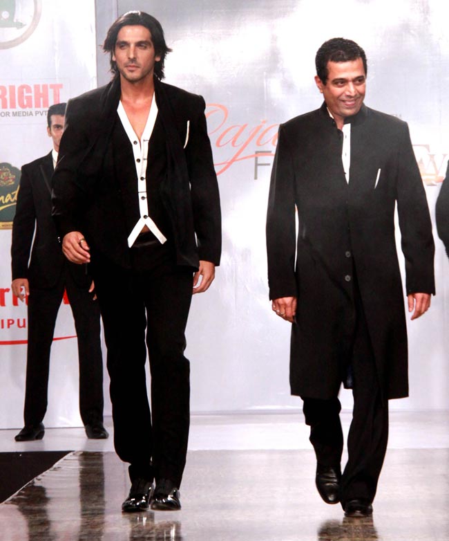 फैशन के रंग में रंगा गुलाबी शहर जयपुर |  हॉट पाउली दाम