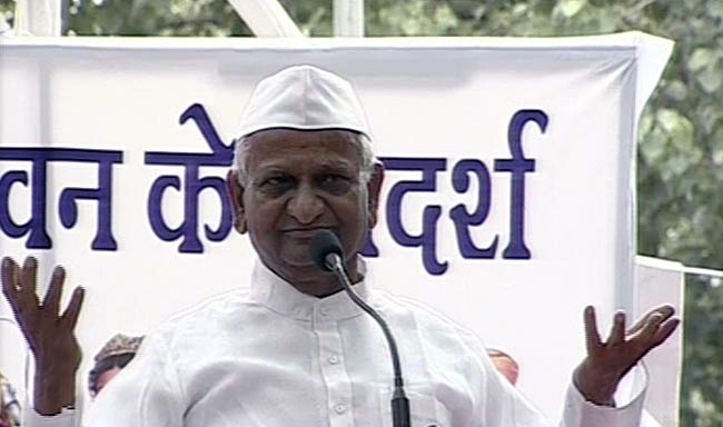 03 जून 2012: तस्‍वीरों में दिनभर की बड़ी खबरें | पढ़ें