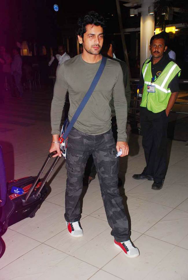 आईफा समारोह के बाद स्वदेश लौटे सितारे  | सितारों की शाम