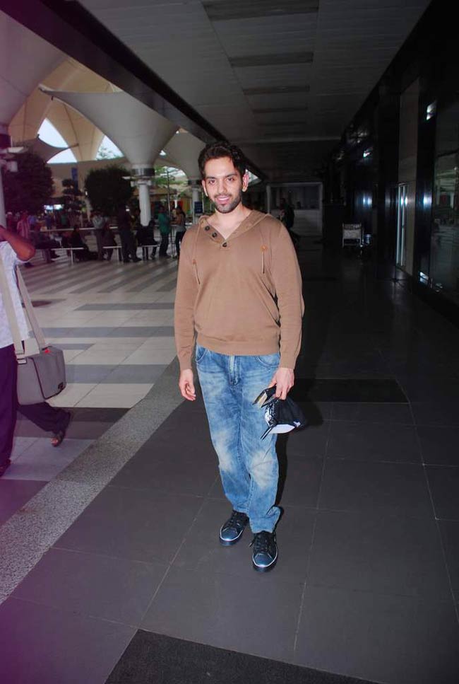 आईफा समारोह के बाद स्वदेश लौटे सितारे  | सितारों की शाम