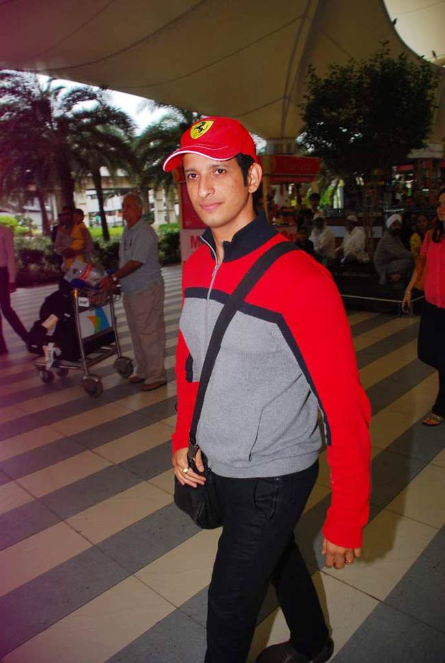 आईफा समारोह के बाद स्वदेश लौटे सितारे  | सितारों की शाम