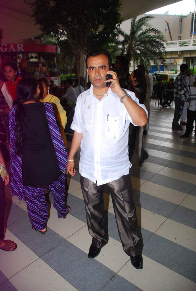 आईफा समारोह के बाद स्वदेश लौटे सितारे  | सितारों की शाम