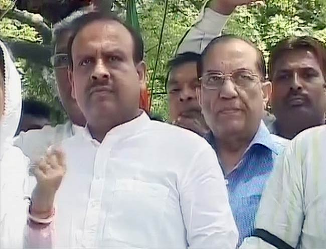 बिजली की बढ़ी दरों के खिलाफ BJP का हल्‍ला बोल